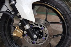 Exciter 150cc với phiên bản độ cứng cáp bằng tiền giấu 'Vợ'