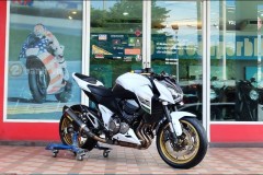 Kawasaki Z800 độ cực chất cùng tông màu trắng tinh khôi