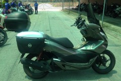 PCX độ phong cách Touring siêu ấn tượng với nhiều đồ chơi khác lạ