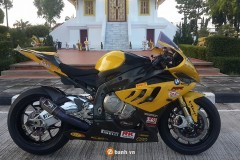Siêu mô tô BMW S1000RR nổi loạn cùng tông màu vàng phá cách