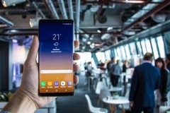 Galaxy Note 8 là chiếc Note có màn hình lớn nhất nhưng vẫn vừa vặn trong lòng bàn tay