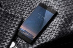 Smartphone đầu tiên trên thế giới có 3 camera 13 MP, pin 7.060 mAh trình làng