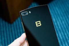 Trên tay Bphone 2017 Vàng: thiết kế 2015, hoàn thiện không sắc sảo