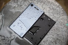 Xem video cận cảnh XZ1 đứng cạnh XZ1 Compact