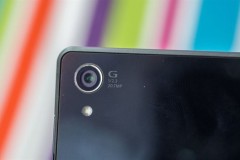 Xuất hiện hình ảnh hai smartphone Xperia mới, cảm biến vân tay mặt sau, chạy hệ điều hành Android O