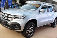 Ảnh chụp thực tế xe bán tải mới của Mercedes-Benz