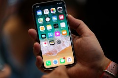 ‘Apple hút máu, iPhone X chỉ dành cho nhà giàu’