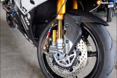 BMW HP4 độ nâng cấp cùng loạt đồ chơi hạng nặng