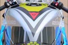 BMW S1000RR độ dàn tem cực đẹp cùng kèm đồ chơi khủng