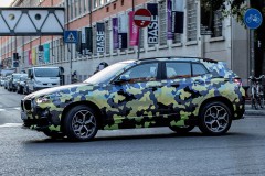 BMW X2 "khoác áo" Camo xuất hiện tại tuần lễ thời trang Milan
