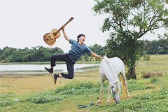 Chao đảo thế giới ảo cánh đồng 'cỏ đổi màu' sát sàn sạt Sài Gòn