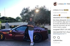 CR7 'khoe hàng' mới tậu Ferrari F12tdf độc