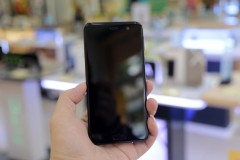 Cận cảnh smartphone tầm trung mất giá nhanh nhất thị trường