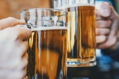 Người uống bia điều độ có xu hướng sáng tạo hơn bình thường