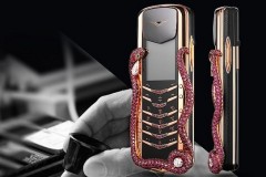 Vertu bán giới hạn 8 chiếc điện thoại siêu sang, giao hàng bằng trực thăng