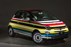 Fiat 500C sặc sỡ màu sắc lên sàn đấu giá cho mục đích nghiên cứu AIDS