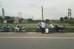 Hàng loạt phương tiện dính bẫy đinh tặc trên cao tốc Hà Nội - Bắc Giang