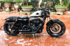 Harley 48 độ bình xăng trong suốt cực độc tại Việt Nam