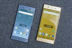 "Đập hộp" Xperia XZ1 và Xperia XA1 Plus: phụ kiện đi kèm vẫn rất cơ bản