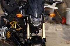 MSX 125 độ nhiều đồ chơi chất khoe dáng giữa phố nhỏ