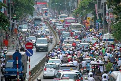 Người dân có thể nộp phí trước bạ ô tô xe máy ngay tại nhà qua mạng Internet