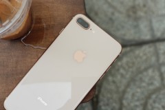Người dùng đợi iPhone X nhưng vì sao iPhone 8 vẫn không ế hàng?
