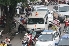 Phạt đến 3 triệu đồng nếu không nhường đường cho xe ưu tiên