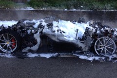 Siêu ngựa Ferrari F12tdf cháy rụi trên cao tốc Autobahn