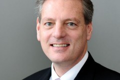 Tân "chỉ huy trưởng" James B.DeLuca nhận lương 13 tỷ đồng/ tháng trước khi về VinFast