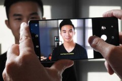 Công nghệ nhận diện khuôn mặt trên Galaxy Note 8 lại bị đánh lừa bởi ảnh chân dung