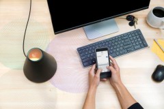 Pi: Sạc không dây tầm gần, chỉ cần để gần là sạc, công suất 20W, giá dưới 200 USD