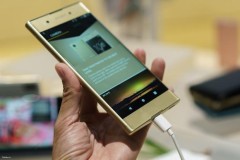Trên tay Xperia XA1 Plus: thêm cảm biến vân tay và pin cho dòng trung Sony