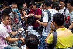 Thương lái Việt ráo riết nhận cọc để gom hàng iPhone 8, dự "cháy hàng"