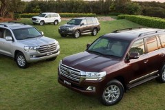 Toyota LandCruiser 2017: Chọn biến thể nào cho vừa lòng?