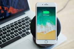 Trải nghiệm sạc iPhone 8 Plus sử dụng sạc nhanh không dây của Samsung