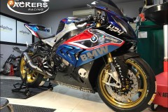 BMW S1000RR bản nâng cấp cùng dàn chân chói lòa