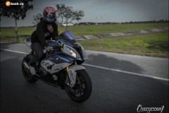 BMW S1000RR độ- Superbike uyển chuyển trong chiều hoàng hôn sắp tắt
