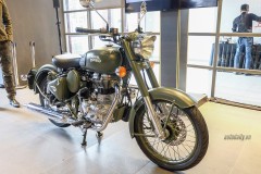 Cận cảnh mô tô "cổ điển” Royal Enfield Classic 500 tại Sài Gòn