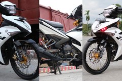 Exciter 150 độ ấn tượng khoe dáng bên đoàn tàu hỏa