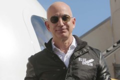 Jeff Bezos tiếp tục bỏ qua Bill Gates để trở thành người giàu nhất thế giới