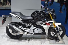 Mẫu naked bike BMW G310R sẽ chính thức được tung ra thị trường vào năm sau với giá hấp dẫn