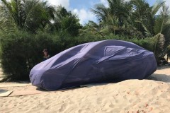 Minh Nhựa tặng Jaguar XF cho "người yêu" trên bãi biển Phan Thiết