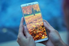 4 smartphone đáng chờ mua dịp cuối năm 2017