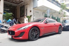 Sài Gòn: Maserati GranTurismo Sport đỏ rực xuống phố "tắm nắng"