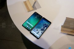 So sánh Google Pixel 2 XL vs LG V30: Cùng LG sản xuất nhưng lại quá khác nhau!