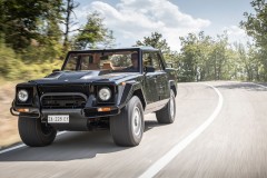 SUV Lamborghini và cuộc chơi riêng rẽ