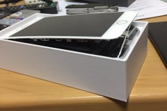 Apple đang điều tra 2 vụ pin iPhone 8 Plus bị phồng