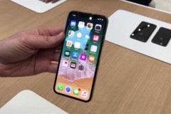 Apple sẽ không chèo kéo khách hàng mua iPhone X