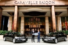 Bàn giao bộ đôi Mercedes E 200 thế hệ mới cho khách sạn Caravelle Sài Gòn