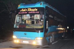 Bị kiểm tra xe, tài xế cố thủ giữa đường suốt 4 giờ, gây ách tắc kéo dài